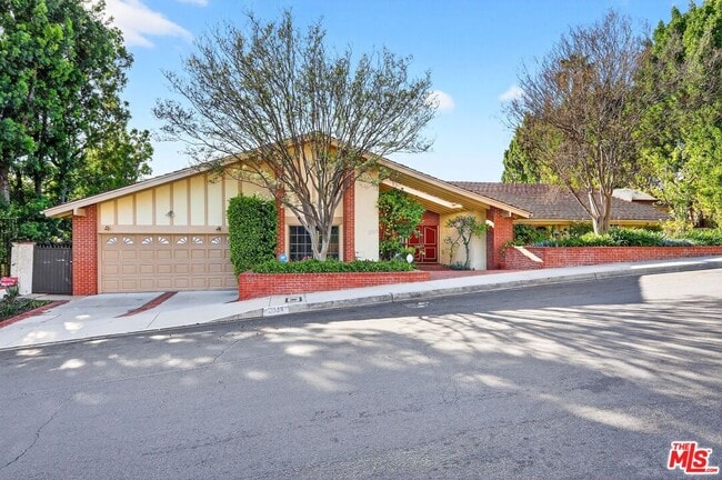 Photo - 3713 Dellvale Pl