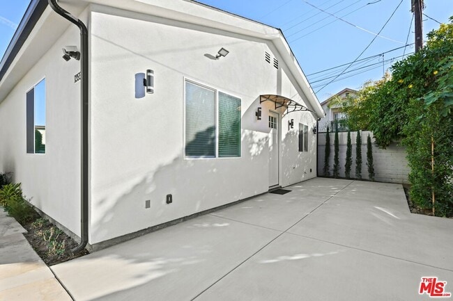 Photo - 13550 Hamlin St