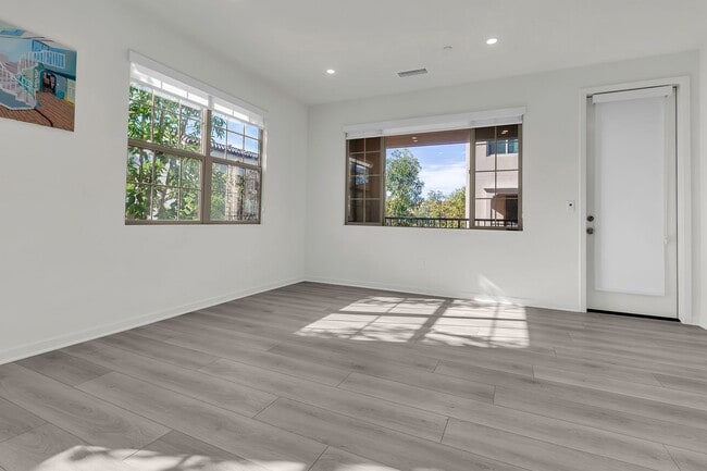 Photo - 711 Spring Gdn