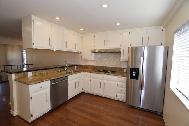 Building Photo - 13340 Maxella Ave