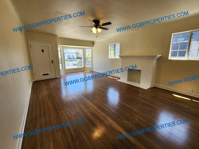 Photo - **Move In Special** Charming 3 Bedroom / 2...