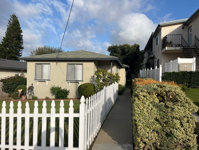 Building Photo - Sheldon St. Unit #326