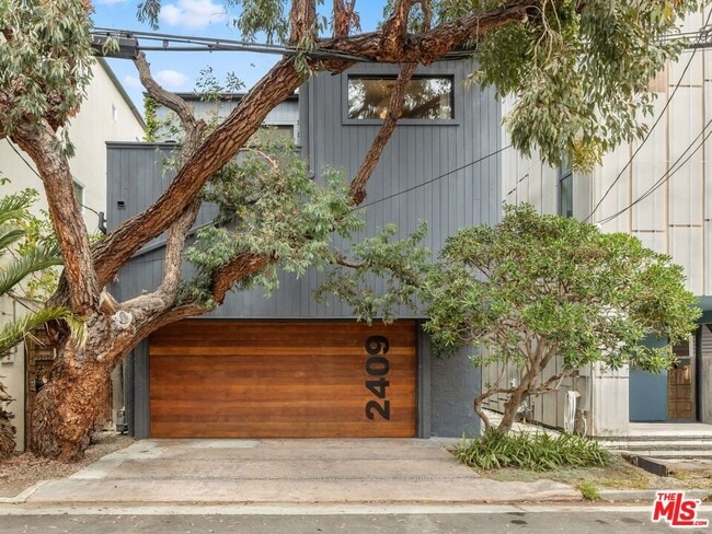 Building Photo - 2409 Strongs Dr
