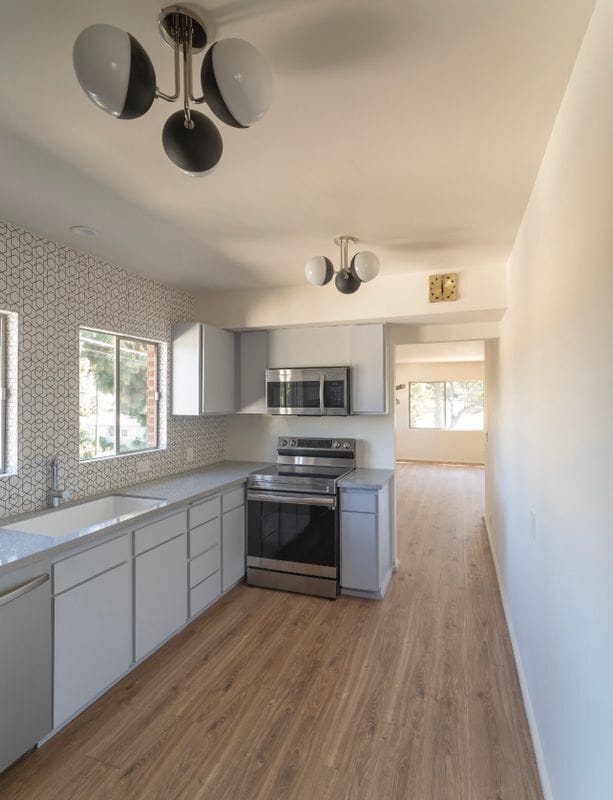 Photo - 111 W 48th St