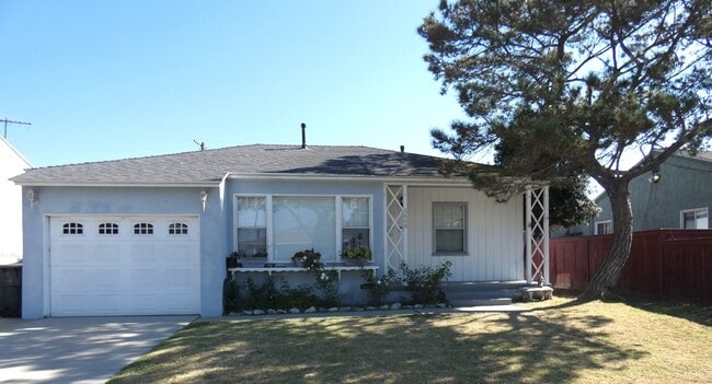 *Available NOW in Lakewood!* - *Available NOW in Lakewood!* House
