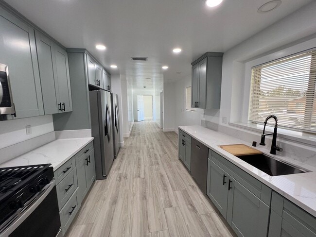 Photo - Large 6 Bedroom POOL House on East Falls V...