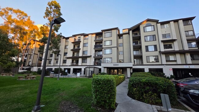 Building Photo - 5990 Dandridge Ln Unit 182