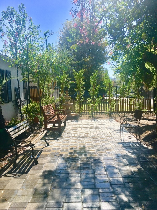 Photo - 10720 Hortense St