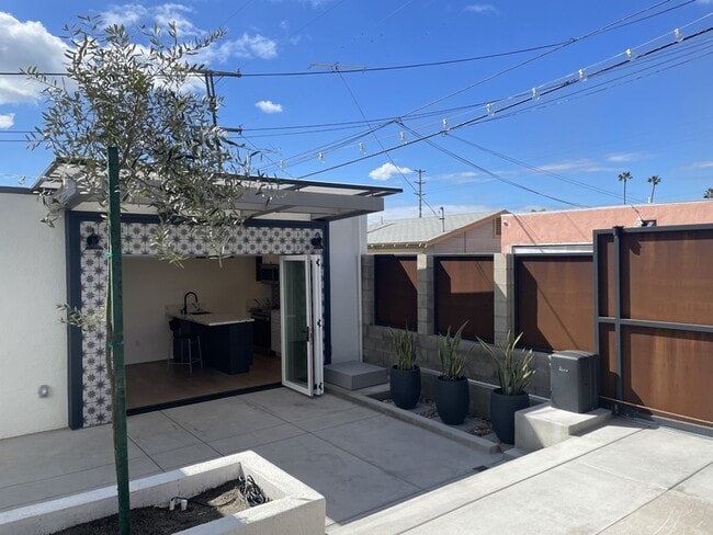 Photo - 3358 Bancroft St