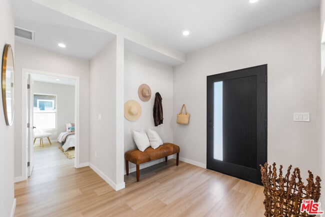 Photo - 8621 Olin St