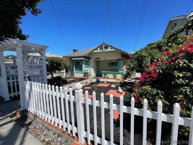 Photo - 2842 Copley Ave