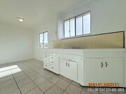 Photo - 943 W 68th St