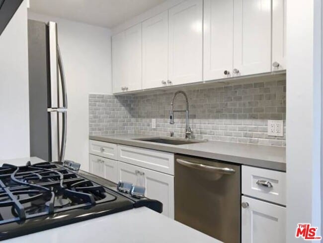 Building Photo - 301 S Swall Dr Unit 202 Rental