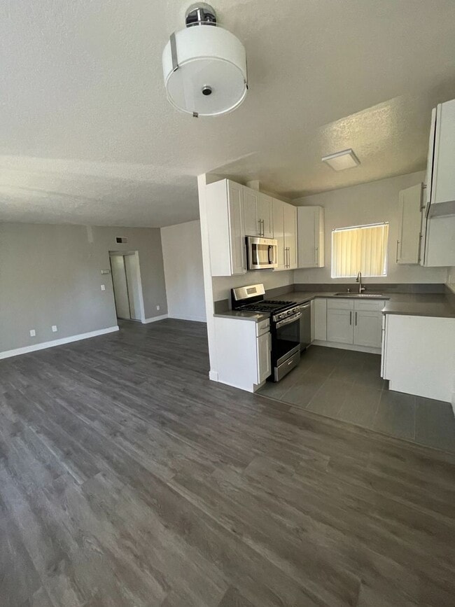 Photo - 6545 Hazeltine Ave. Van Nuys, CA. 91401