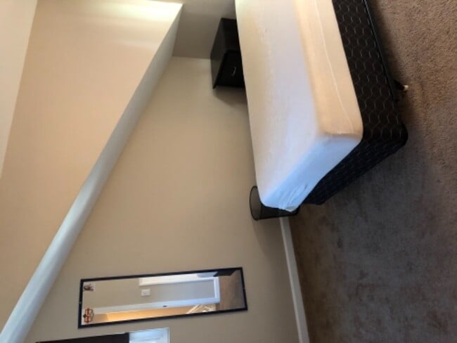 Building Photo - 520 Manzanita St