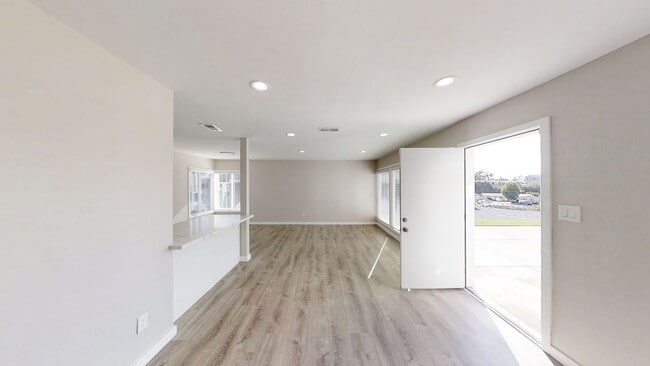 Photo - 5266-5268 Tipton St