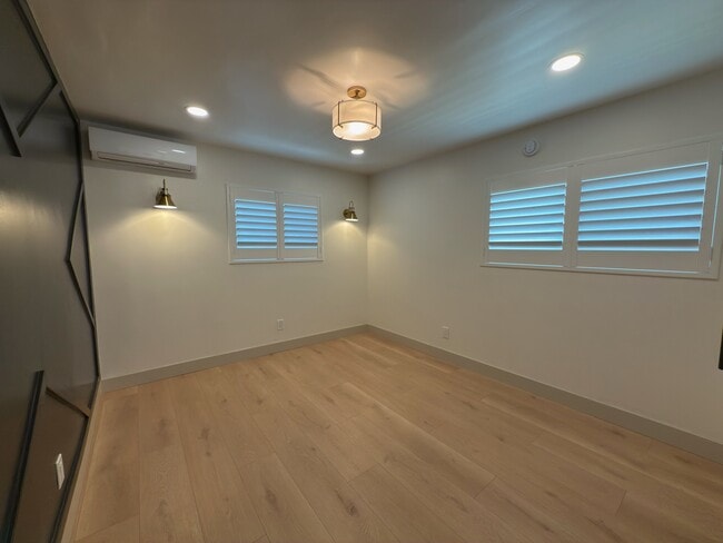 Photo - 114 S Emerald Pl