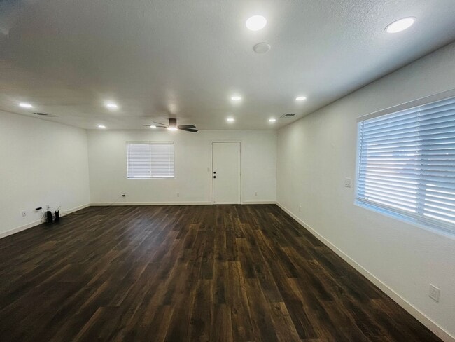 Photo - 3 Bedroom 2 Bathroom Home!