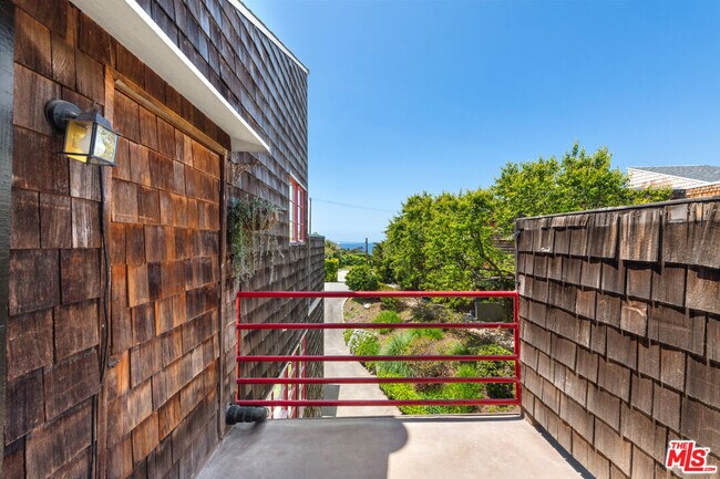 Photo - 29233 Heathercliff Rd Unit 4