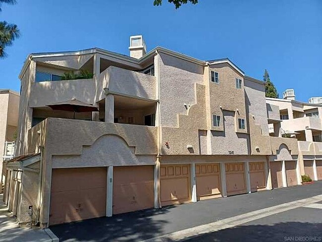 Building Photo - Fashion Hills 2 bedroom, 2 bath with 2 car garage!
