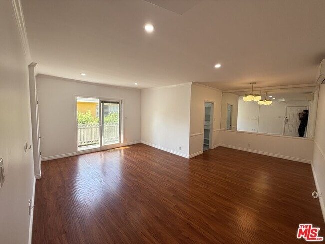 Photo - 332 Rexford Dr Unit 6