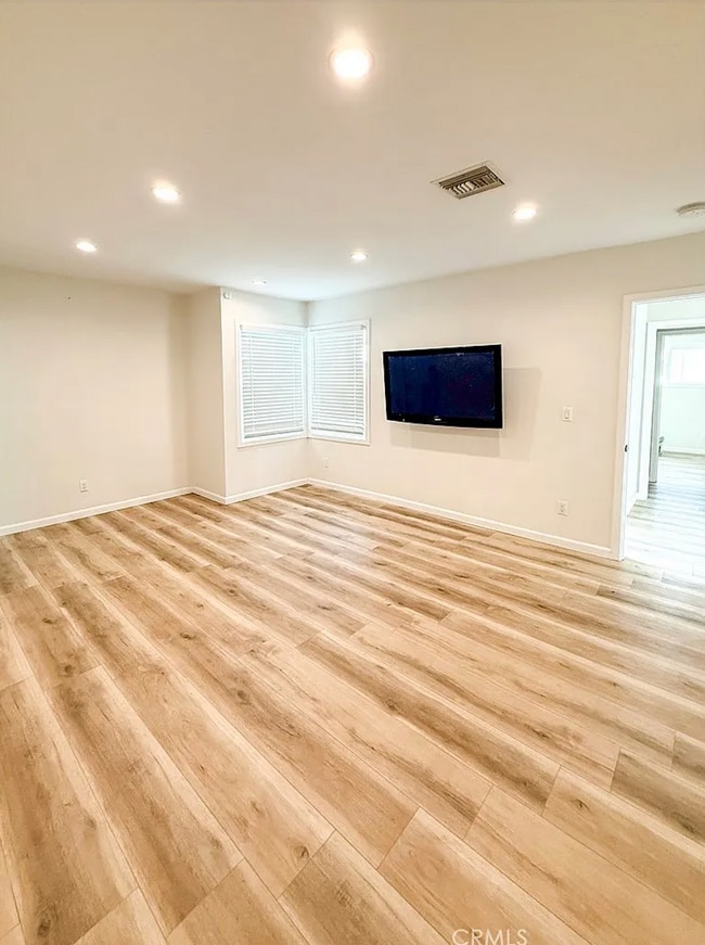 Photo - 10430 Densmore Ave