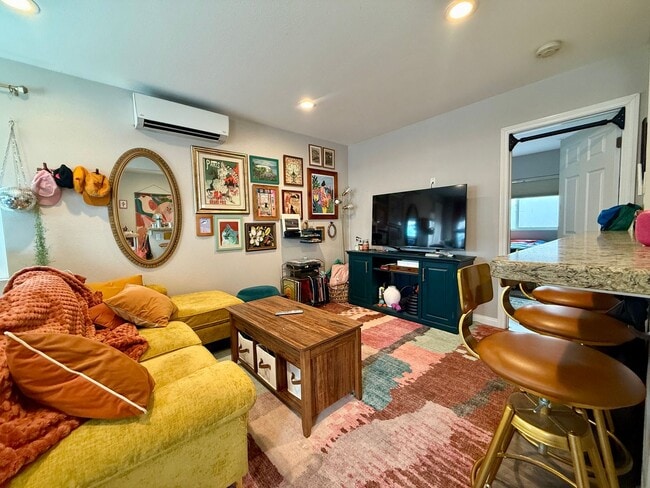 Building Photo - Modern Bungalow with W/D + A/C! Assigned Parking Included & 1 Garage Storage! Unit 4639 Wilson Avenue