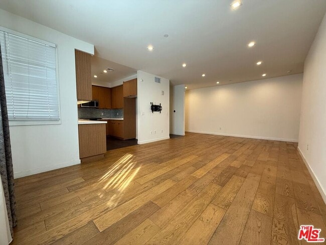 Photo - 532 W Elk Ave