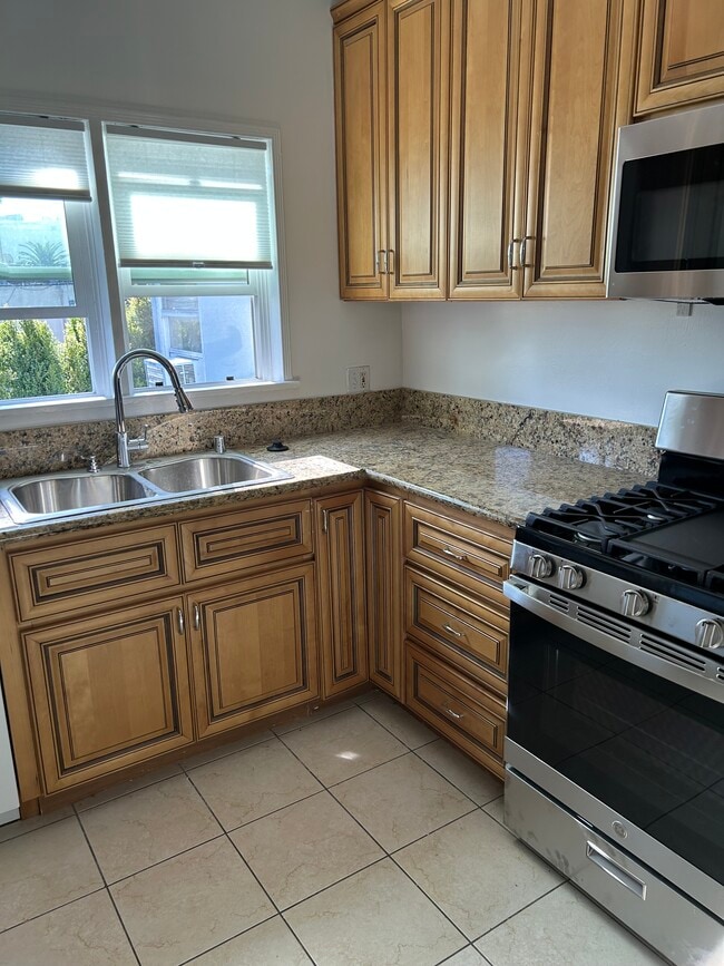 Building Photo - 1242 Edris Dr Unit 1246