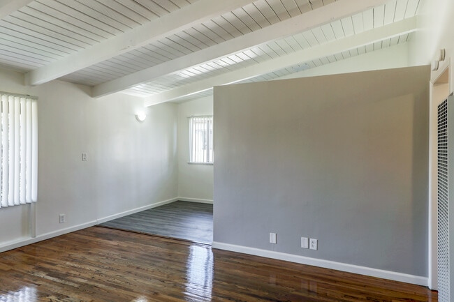 LIVING ROOM/DINING AREA - Marine Terrace