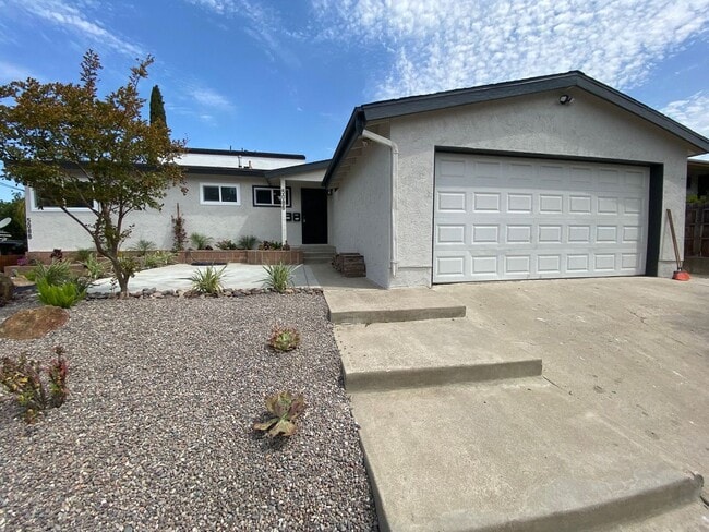Building Photo - Newly Renovated! 4BD/2BA Rental