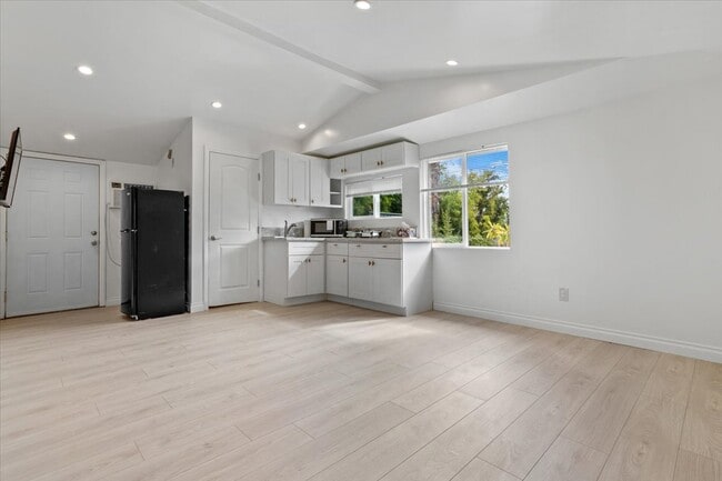 Photo - 5718 Comanche Ave Unit 1