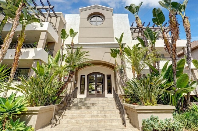 Front of building - 4637 Willis Ave Unit 110