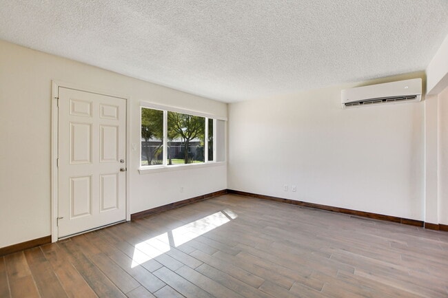 Photo - 737 E Brockton Ave