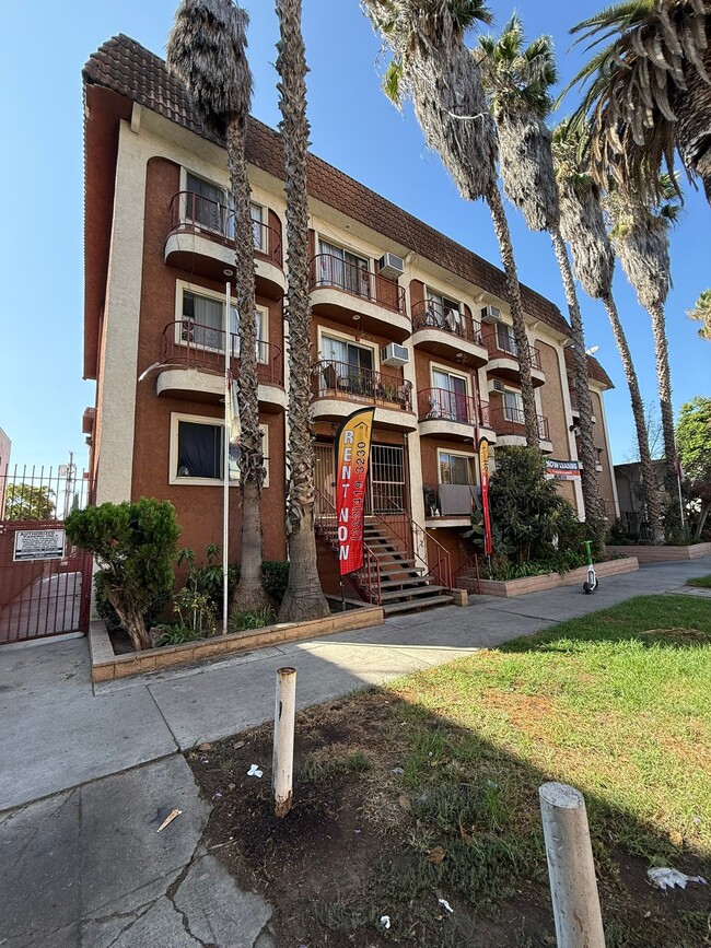 Building Photo - 509 N Berendo St