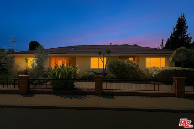 Building Photo - 13104 Magnolia Blvd Rental