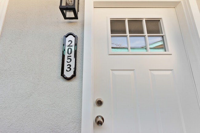 Building Photo - 2051 E Harding St Unit 2053 E Harding St