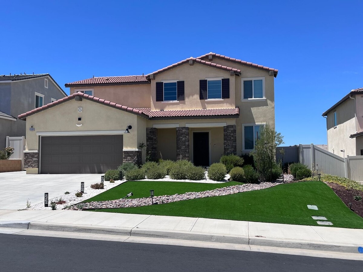 Stunning 4 bedroom 3 bath home - Stunning 4 bedroom 3 bath home