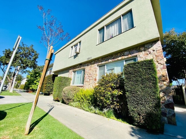 Building Photo - Great one bedroom one bath condo