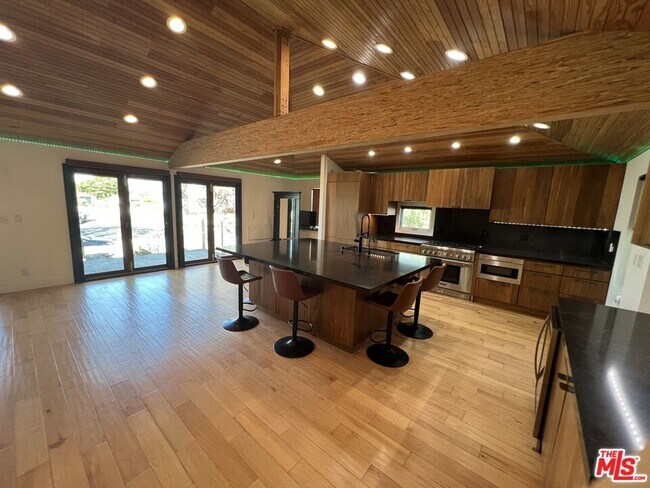 Photo - 6484 Wynkoop St