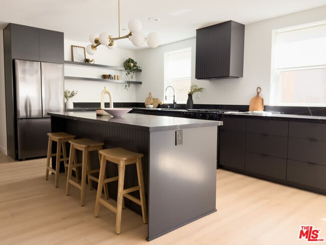 Photo - 2220 Aaron St