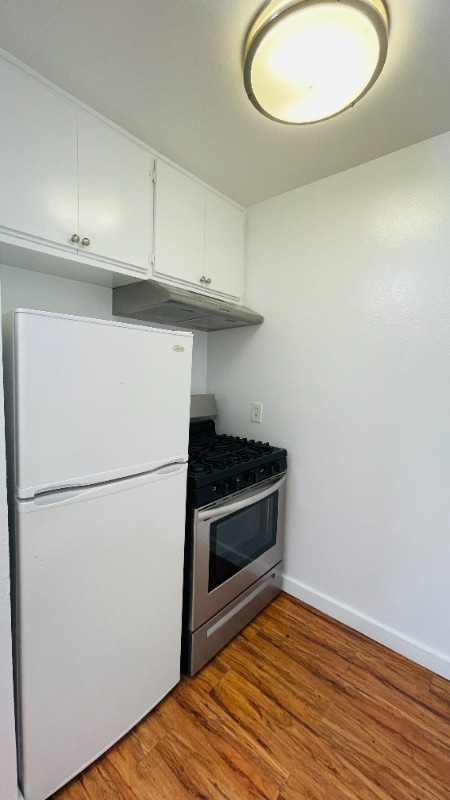 Photo - 7044 Hawthorn Ave Unit 214