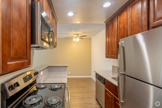 1 BR, 1 BA - 663 SF - Shadowridge Village Apartments