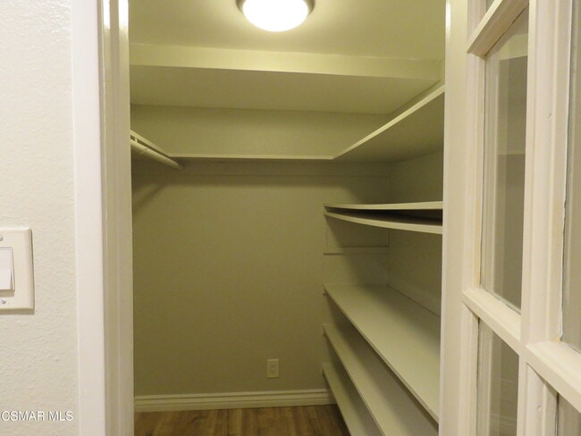 Photo - 18547 Collins St