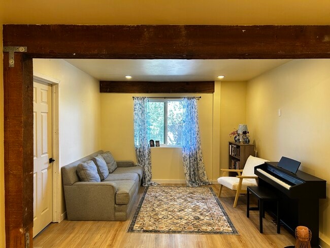 Building Photo - 2235 Sunset Dr Unit #2