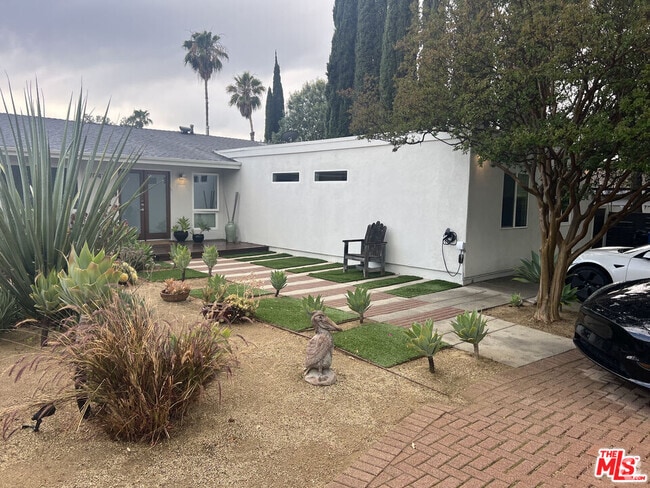 Building Photo - 7040 Semrad Rd Rental