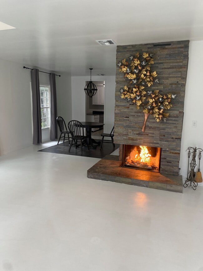 Living room and dining room - 227 Bay St