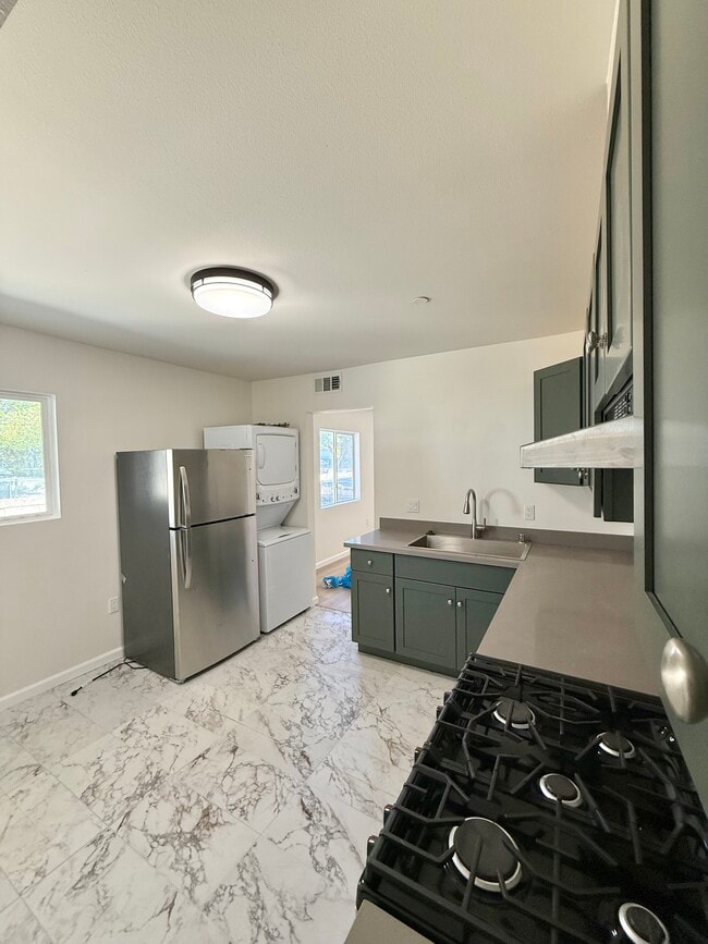 Kitchen - 14606 Gilmore St