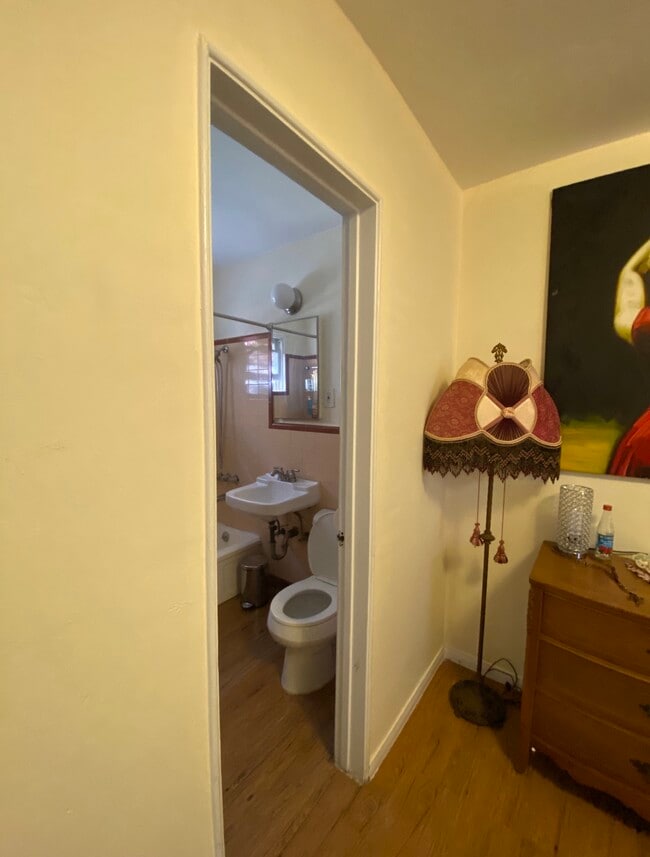 Photo - 1860 Diamond St