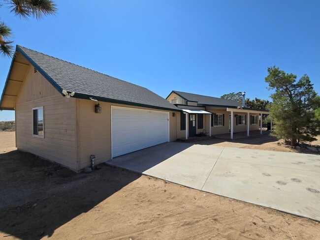 Spacious 3 bed on Fully Fenced 2 acres - Spacious 3 bed on Fully Fenced 2 acres House